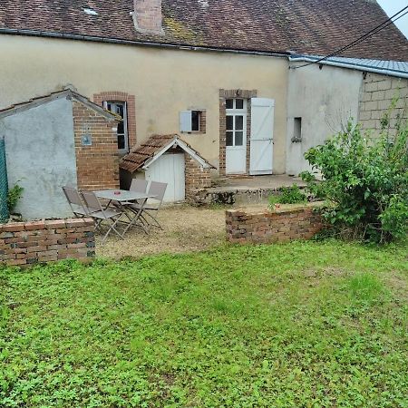 Gite Chez Anne Et Flo Villefranche-Saint-Phal Exterior foto